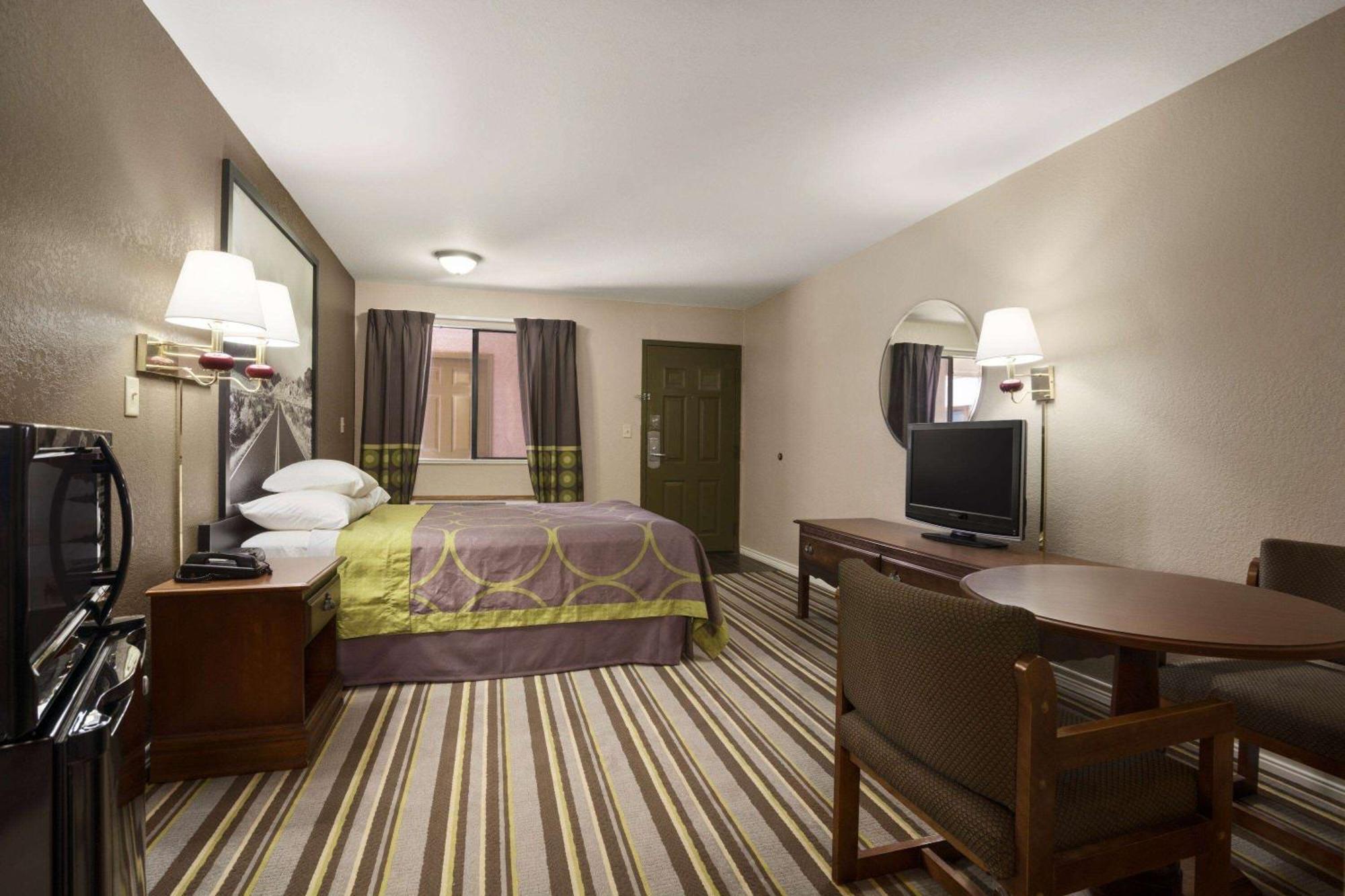 Super 8 By Wyndham Childress Motel Eksteriør billede